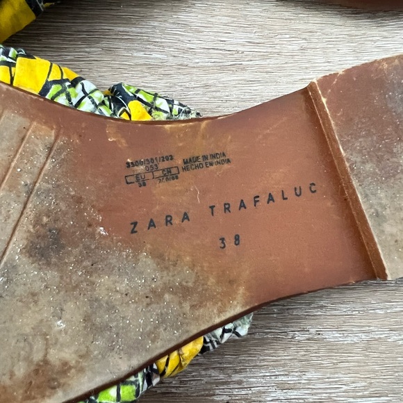 Zara Flat Yellow Black and White Fabric Sandals 38 - Picture 4 of 4